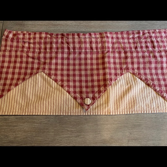 Valance - Picture 2 of 4